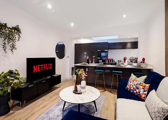Charming 2 Bed House - Roof Top Terrace & Parking