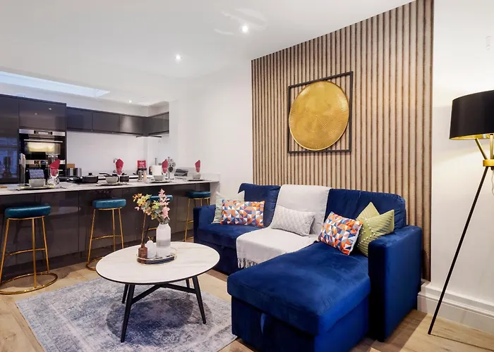 Charming 2 Bed House - Roof Top Terrace & Parking