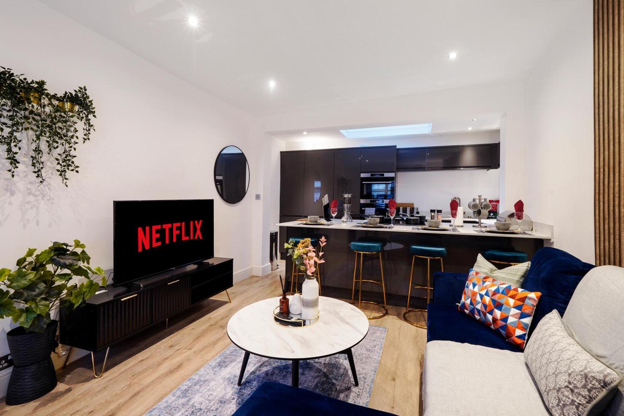Charming 2 Bed House - Roof Terrace & Parking Holiday home London