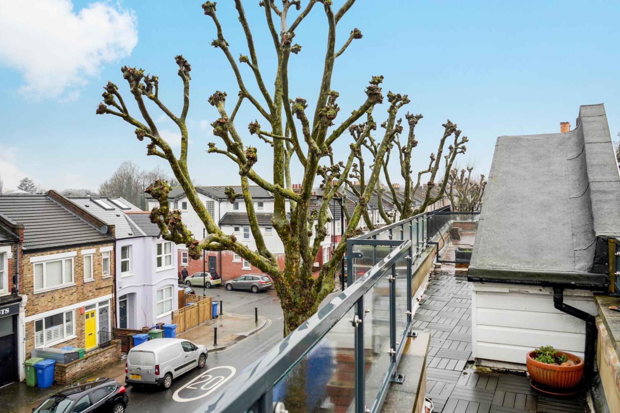 Charming 2 Bed House - Roof Terrace & Parking Holiday home *