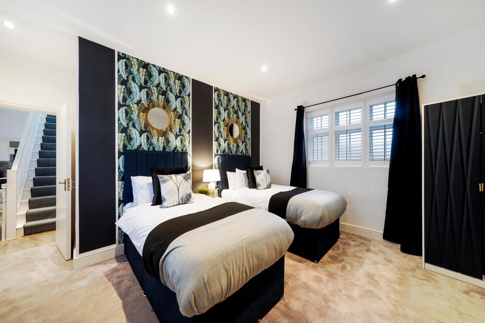Holiday home Charming 2 Bed House - Roof Terrace & Parking London